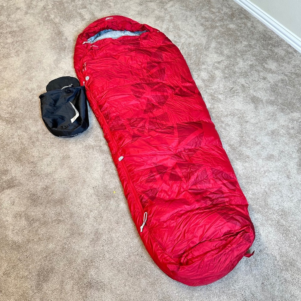 Kelty Cosmic Down 20 Sleeping Bag Red Mummy 20F EN 21F Hiking Camping Stuff Sack